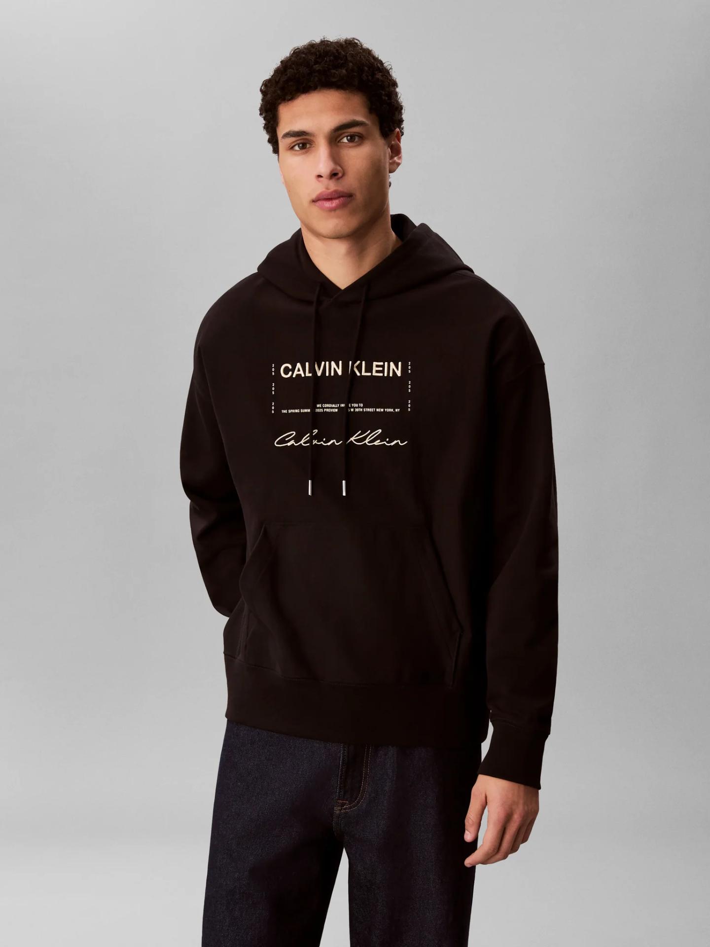 Calvin Klein – Crni muški duks sa kapuljačom